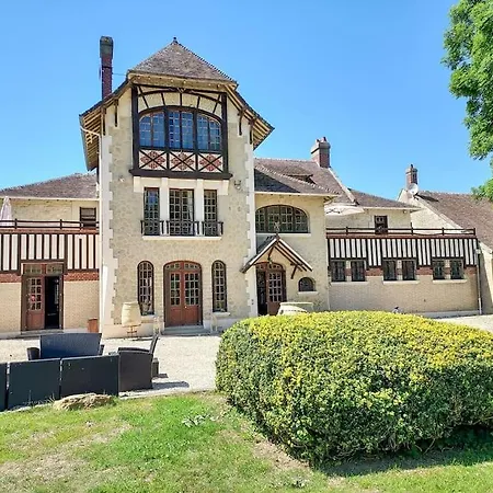 Апартаменты Le Haras Des Charmilles