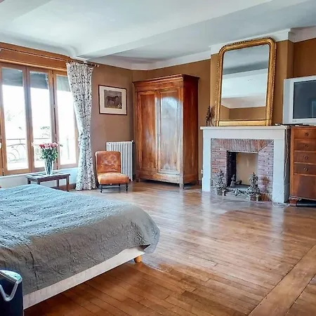 Апартаменты Le Haras Des Charmilles