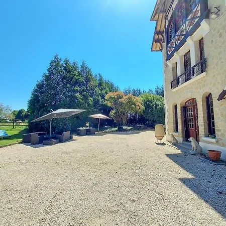 Апартаменты Le Haras Des Charmilles *