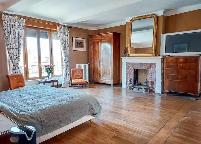 Апартаменты Le Haras Des Charmilles